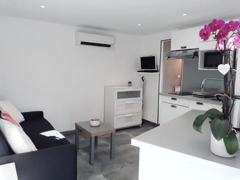 Communal lounge/ TV room, Kitchen or kitchenette