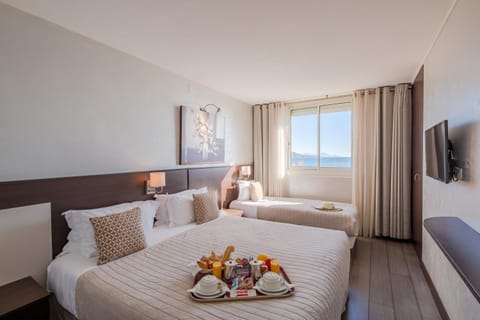 Bed, Photo of the whole room, Bedroom, Sea view