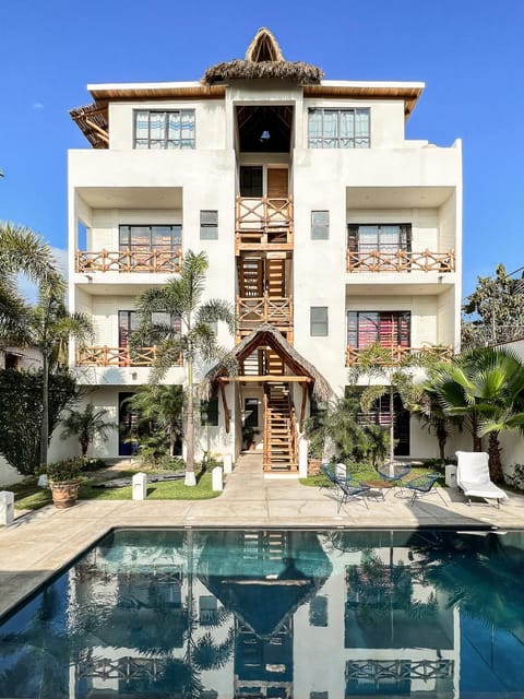 Property building, Day, Pool view, Swimming pool