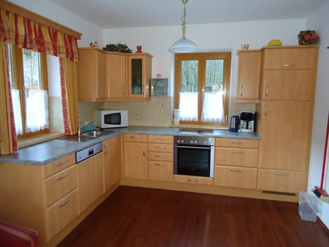 Living room, Communal kitchen