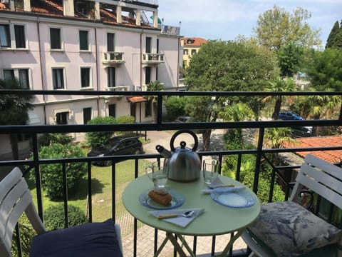 Balcony/Terrace, Garden view