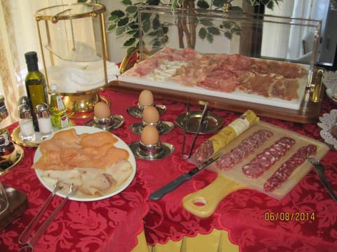 Restaurant/places to eat, Continental breakfast, Buffet breakfast, Italian breakfast