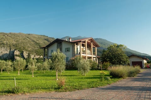 Property building, Facade/entrance, Day, Natural landscape, Mountain view