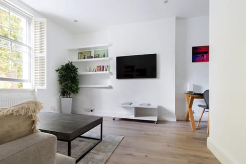 Cozy and bright 1 bedroom apt in Knightsbridge Apartment in City of Westminster