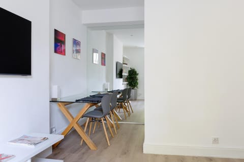 Cozy and bright 1 bedroom apt in Knightsbridge Apartment in City of Westminster