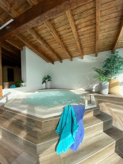 Hot Tub, Spa and wellness centre/facilities