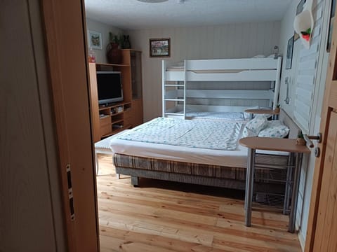 Communal lounge/ TV room, TV and multimedia, Photo of the whole room