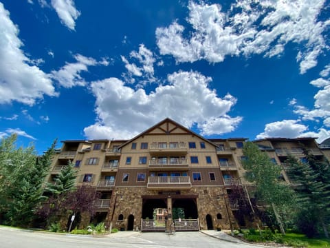 Enclave 5 by SummitCove Lodging House in Keystone