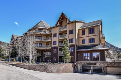 Red Hawk Lodge 2297 by SummitCove Lodging House in Keystone