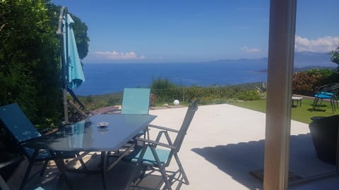 View (from property/room), Balcony/Terrace, Dining area, Sea view