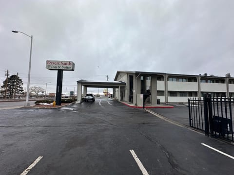 Desert Sands Inn & Suites Motel in Albuquerque