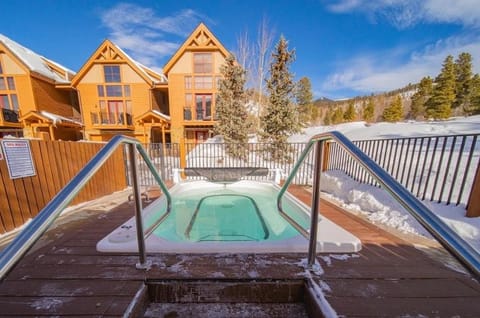 Antlers Gulch 303 by SummitCove Lodging House in Keystone