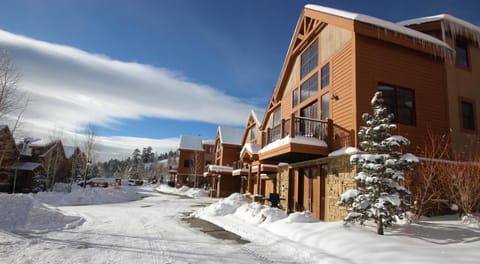 Antlers Gulch 303 by SummitCove Lodging House in Keystone