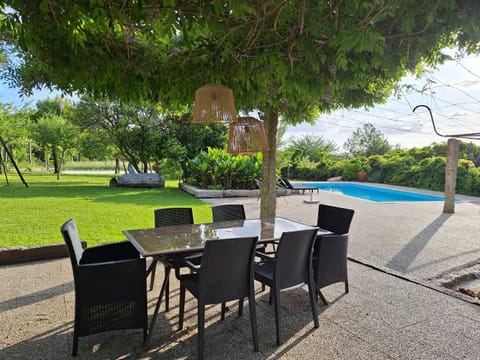 Spring, Day, Garden, Dining area, Garden view, Swimming pool