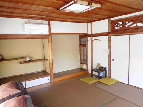 ゲストハウス尾道ポポー Guesthouse Onomichi Pawpaw Bed and Breakfast in Hiroshima Prefecture