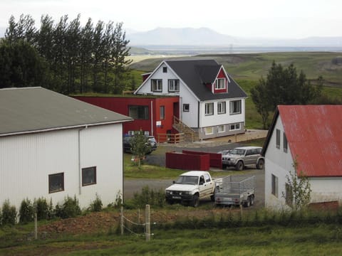 Facade/entrance, Area and facilities