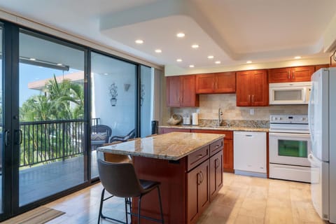 Maui Parkshore 307 - Stunning Remodel, Ocean Views Maison in Kamaole