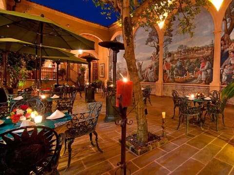 Patio, Restaurant/places to eat, Night, Decorative detail