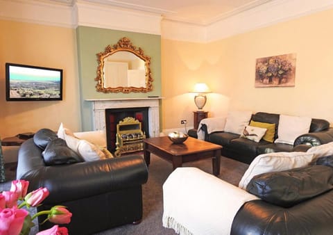 Bury Villa - 7 bedrooms sleeping 18 guests Casa in Gosport