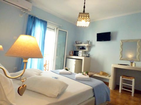 Tasoula Guest House Bed and Breakfast in Milos