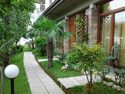 Patio, Facade/entrance, Day
