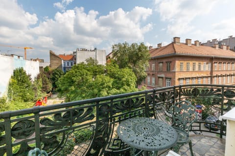 Neighbourhood, Balcony/Terrace, City view, Street view