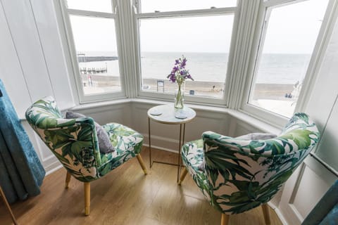 Starling View BOUTIQUE Stunning Seafront view Apartment Condo in Aberystwyth