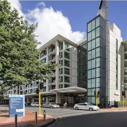 THE VIADUCT WATERFRONT LUXURY - Views & Location! Condo in Auckland