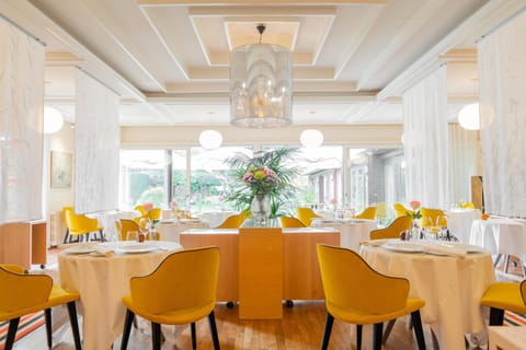 Restaurant/places to eat, Restaurant/places to eat