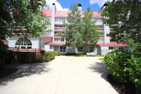 Liftside 309 by SummitCove Lodging House in Keystone