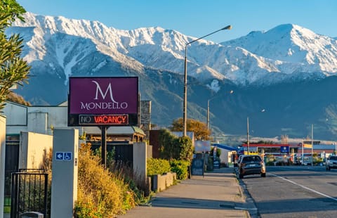 Day, Winter, Logo/Certificate/Sign, Mountain view, Street view, Location