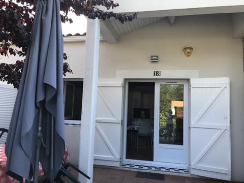 Maison Cosy avec Piscine, Proche Plages et Commerces à La Tranche-sur-Mer - FR-1-22-194 House in La Tranche-sur-Mer