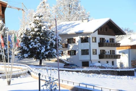 Property building, Facade/entrance, Winter, Balcony/Terrace