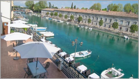 Balcony/Terrace, Lake view, River view