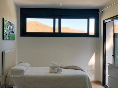 Bed, Natural landscape, Photo of the whole room, Bedroom, Mountain view