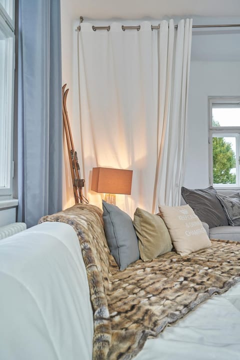 Family Wellhouse Green Garden direct in Salzburg, sunny big garden, up to 16 pax, bikes for free, BBQ, sunbeds, parking for free, 15 min sound of music Villa in Salzburg