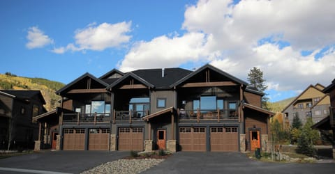 River Run Townhomes 100 by SummitCove Lodging House in Keystone