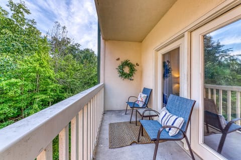 Golf View Condo Apartment in Pigeon Forge