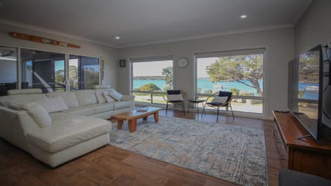 Waterfront on Osprey House in Coffin Bay