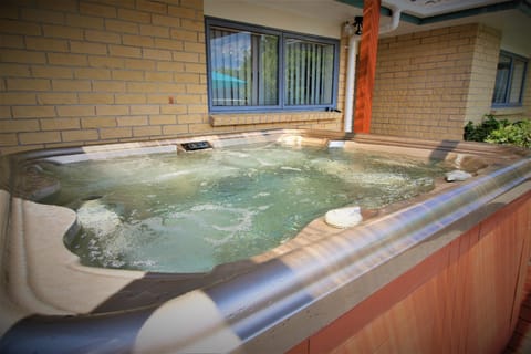 Hot Tub, Area and facilities