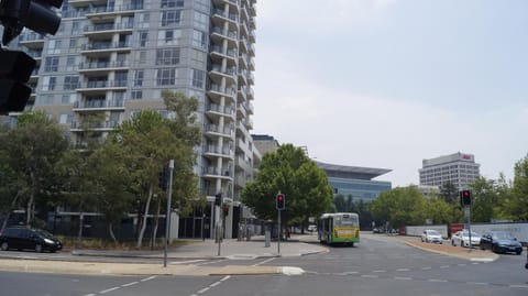 Metropolitan Condo in Canberra