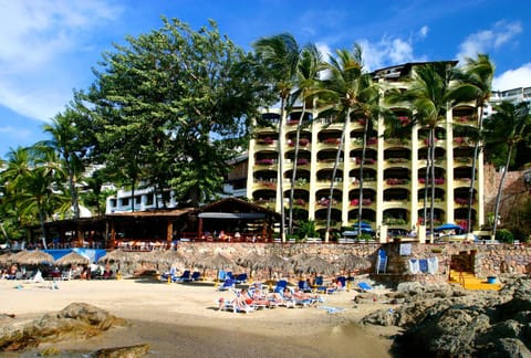 Restaurant/places to eat, Facade/entrance, Beach