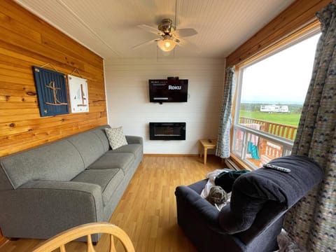 Cavendish Bosom Buddies Cottage Resort Camping /
Complejo de autocaravanas in Prince Edward County