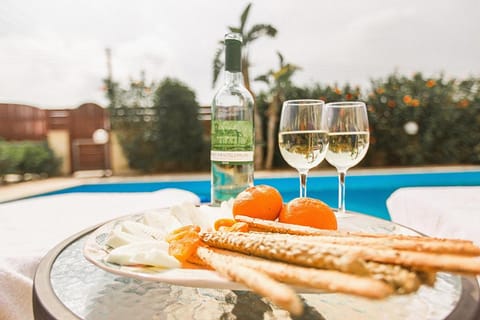 Food and drinks, Swimming pool