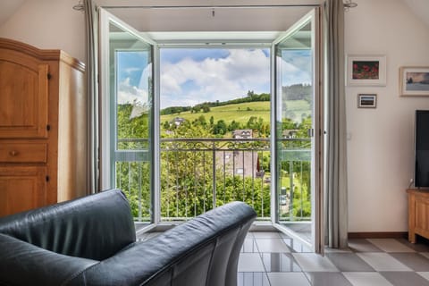 View (from property/room), Living room, Mountain view