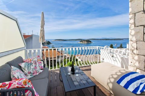 View (from property/room), Balcony/Terrace, Sea view