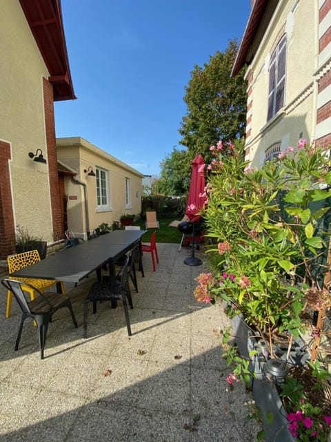 Garden, Dining area, Garden view