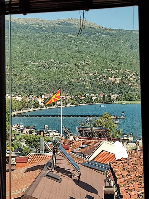 Day, Natural landscape, Lake view, Mountain view