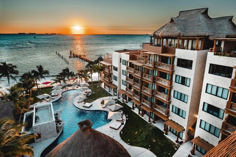 Facade/entrance, View (from property/room), Sea view, Swimming pool