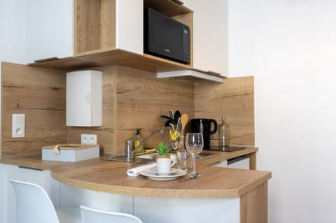 Coffee/tea facilities, Kitchen or kitchenette